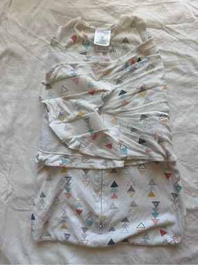 Halo Innovations White Baby Sleep Sack with Multicolor Triangle Print